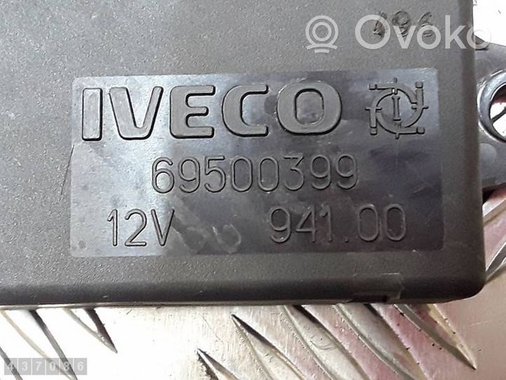 Iveco Daily 4th gen Oven keskuslukituksen ohjausyksikön moduuli 69500399