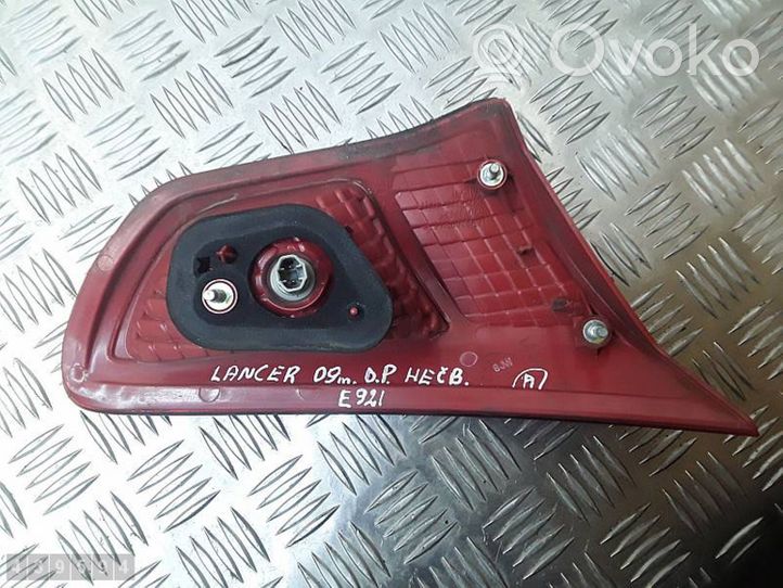 Mitsubishi Lancer VIII Lampy tylnej klapy bagażnika 13287977