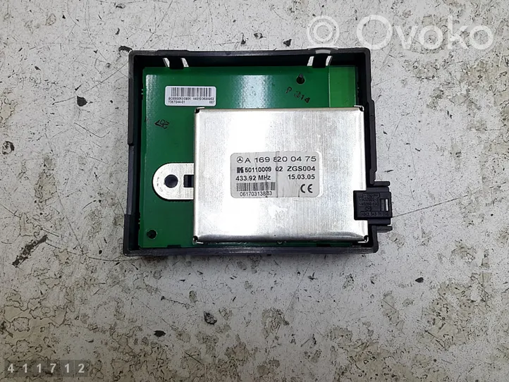 Mercedes-Benz A W169 GPS-pystyantenni A1698200475