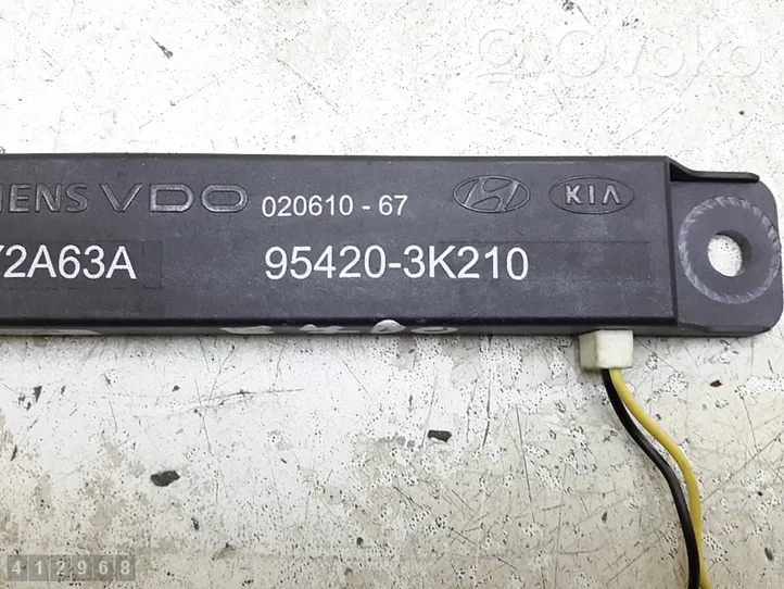 Hyundai ix35 GPS-pystyantenni 954203k210