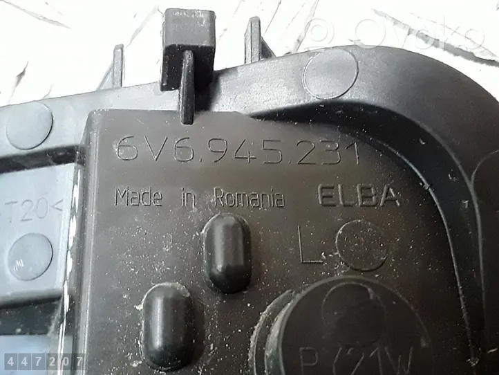 Skoda Fabia Mk3 (NJ) Porte ampoule de feu arrière 6v6945231