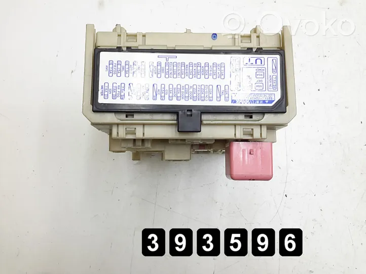 Toyota Avensis T270 Fuse module 8273005680a