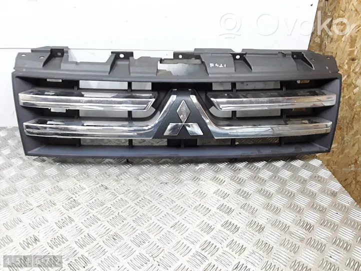 Mitsubishi Pajero Grille de calandre avant 7450a150