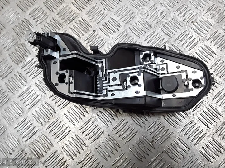 Volkswagen Scirocco Takavalon polttimon suojan pidike 1K8945257C