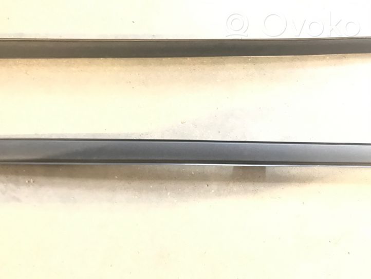 Chrysler Pacifica Katon muotolistan suoja 68227306AF