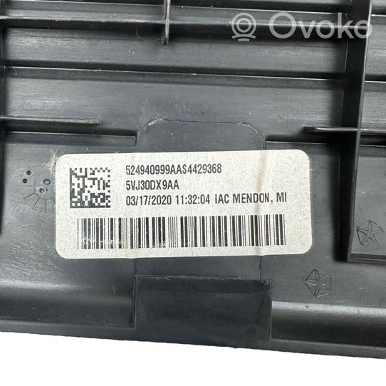 Dodge Grand Caravan Takaoven kynnyksen suojalista 5VJ30DX9AA