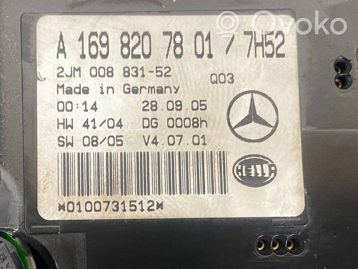 Mercedes-Benz ML W163 Etuistuimen valo A1698207801