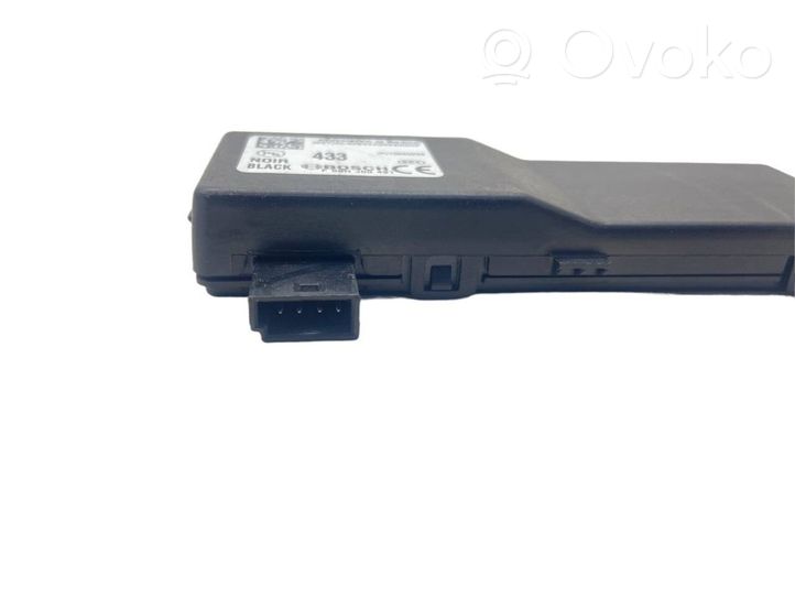 Opel Astra J Door central lock control unit/module 13503204