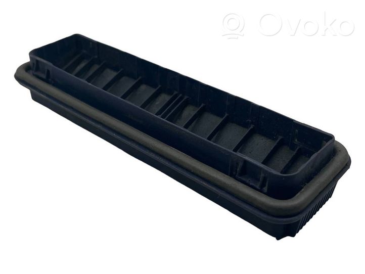 Volkswagen Polo IV 9N3 Quarter panel pressure vent 6X0819465D