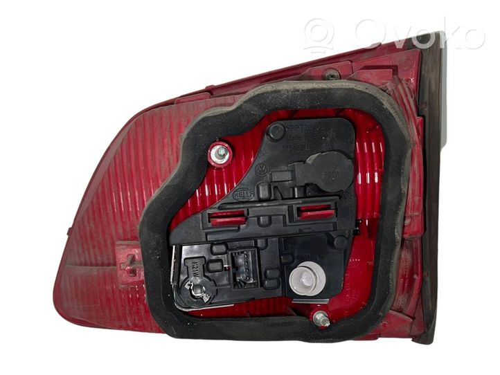 Volkswagen Touran I Lampy tylnej klapy bagażnika 1T0945093