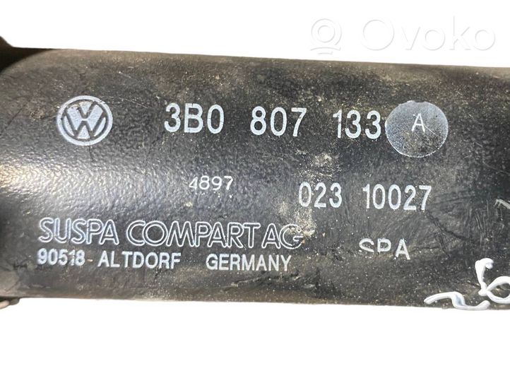 Volkswagen PASSAT B5 Odbój / Amortyzator zderzaka przedniego 3B0807133A