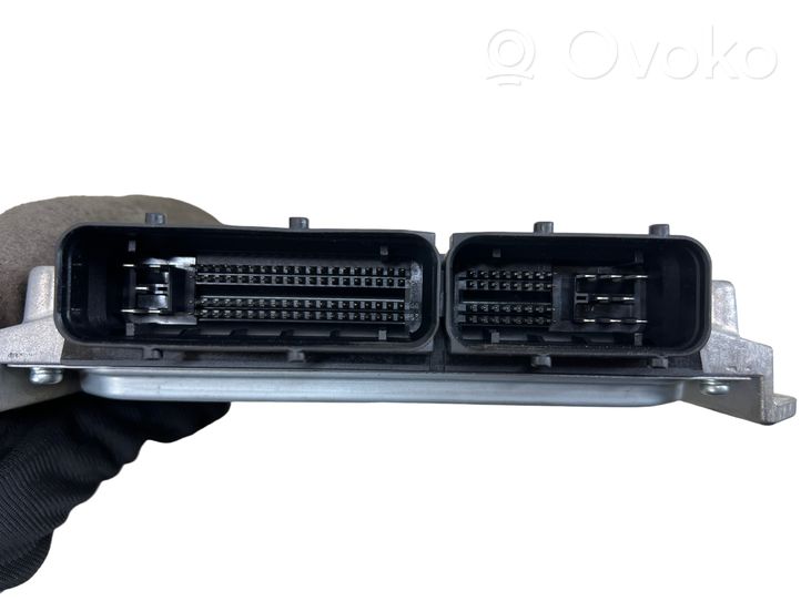 Subaru Outback Variklio valdymo blokas 22611AN042