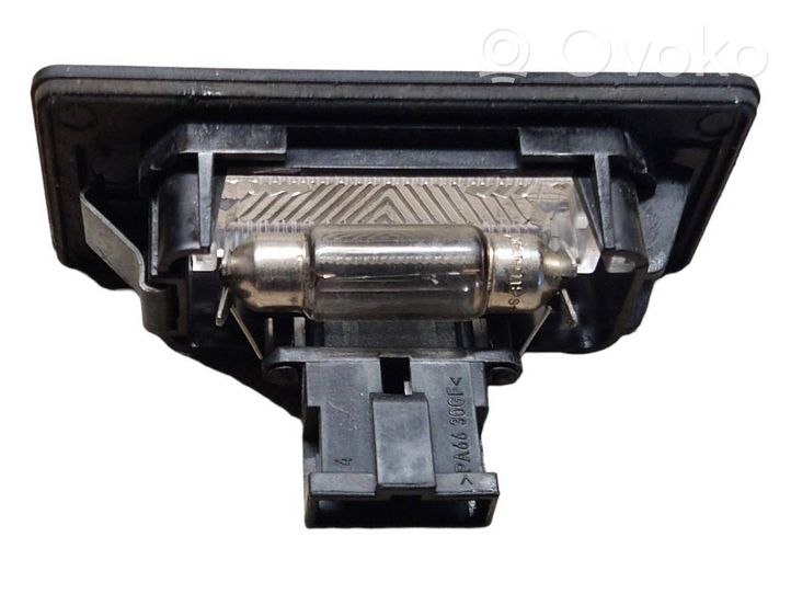 Audi A4 Allroad Lampa oświetlenia tylnej tablicy rejestracyjnej 8T0943021