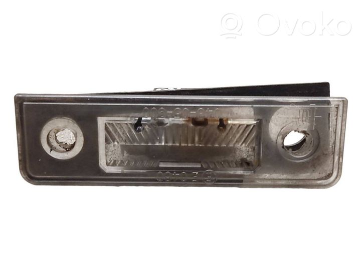 Skoda Octavia Mk2 (1Z) Lampa oświetlenia tylnej tablicy rejestracyjnej 04805900
