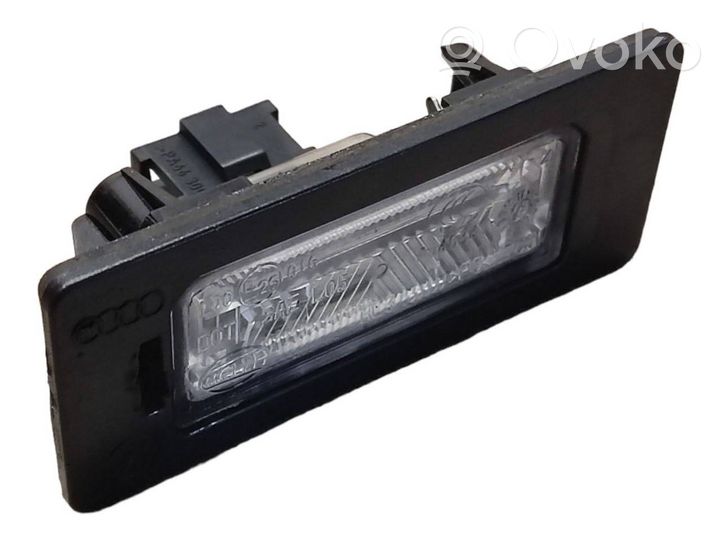 Audi A4 Allroad Lampa oświetlenia tylnej tablicy rejestracyjnej 8T0943021