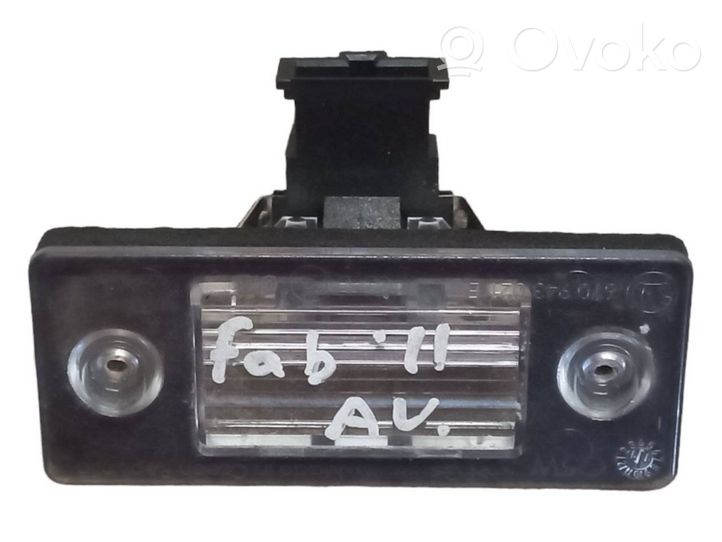Skoda Fabia Mk2 (5J) Lampa oświetlenia tylnej tablicy rejestracyjnej 6Y0943021E