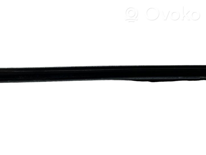 Volkswagen Touareg I Windshield trim 7L6854328