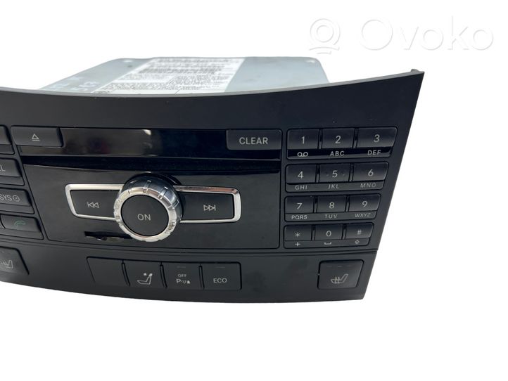 Mercedes-Benz E AMG W212 Radio / CD/DVD atskaņotājs / navigācija A2129008716