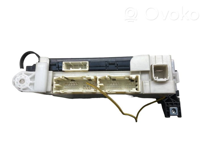 Toyota Prius (XW30) Module confort 8273047520