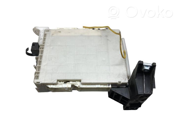 Toyota Prius (XW30) Module confort 8273047520