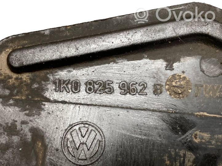 Volkswagen Golf VI Šoninė dugno apsauga 1K0825962B