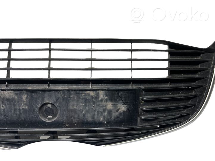 Toyota Yaris Grille calandre supérieure de pare-chocs avant 531020D030