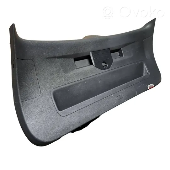 Volkswagen Touareg II Rivestimento portellone 7P6867601