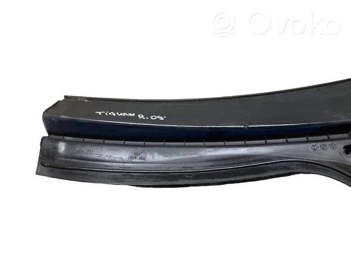 Volkswagen Tiguan Wiper trim 5N1819404