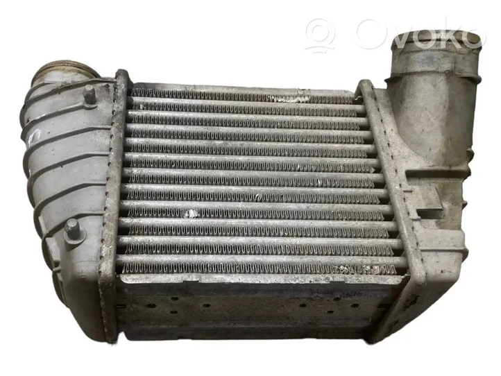 Audi TT Mk1 Välijäähdyttimen jäähdytin 8L9145806