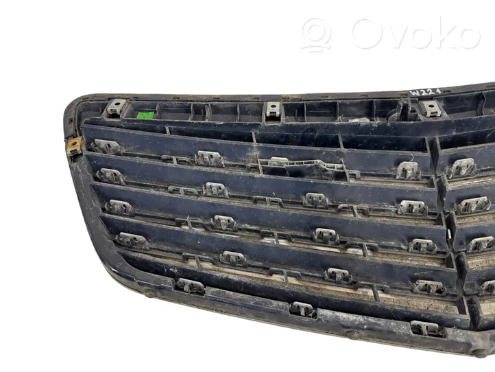 Mercedes-Benz S W221 Grille calandre supérieure de pare-chocs avant A2218800683