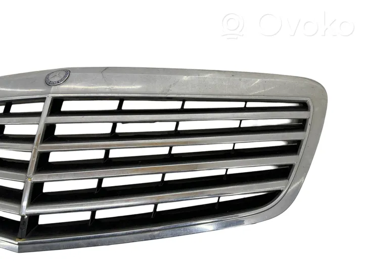 Mercedes-Benz S W221 Grille calandre supérieure de pare-chocs avant A2218800683