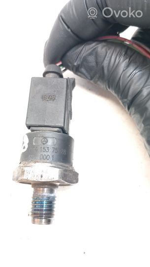 Mercedes-Benz E W211 Sensore di pressione del carburante A0041537528