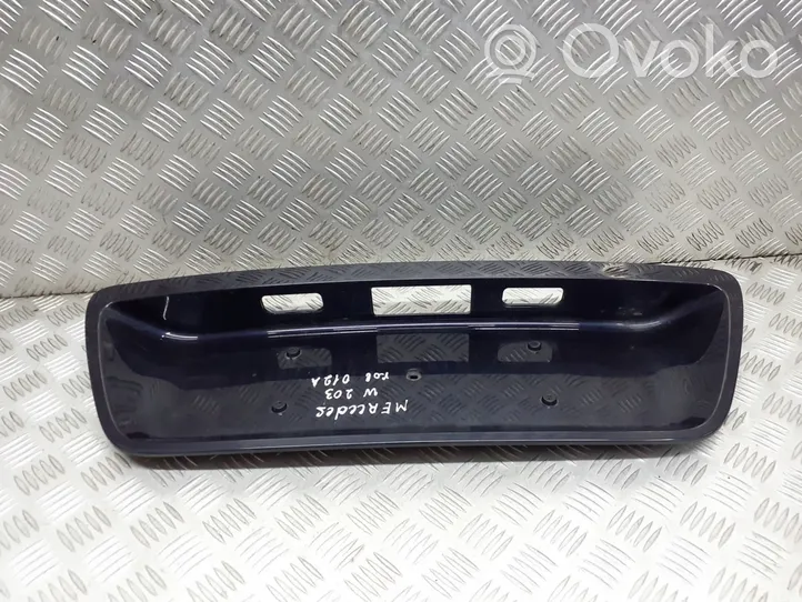 Mercedes-Benz C W203 Becquet de lunette arrière A2037400381