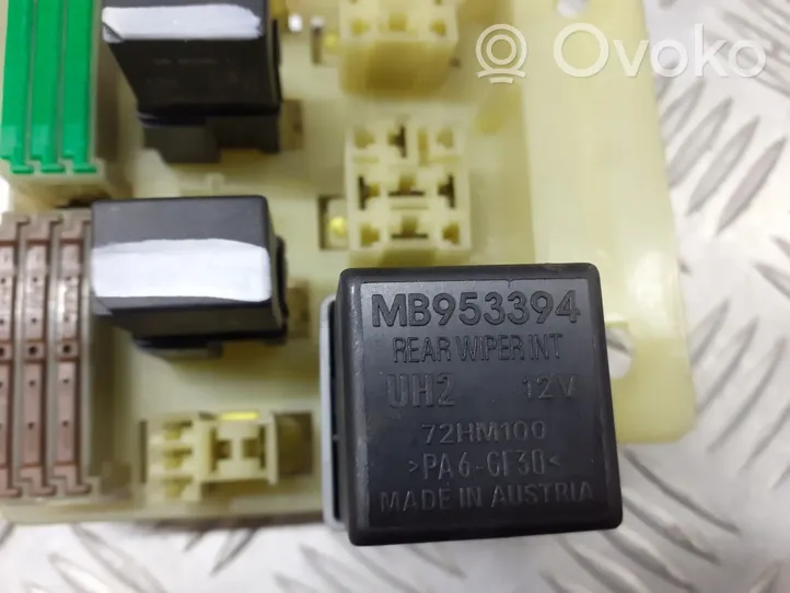 Volvo S40, V40 Relay mounting block MB953394