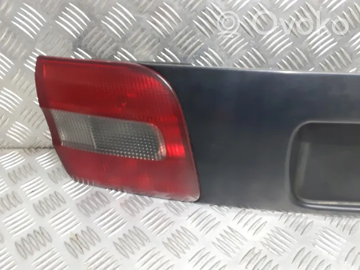 Volvo S40, V40 Becquet de lunette arrière 30862381