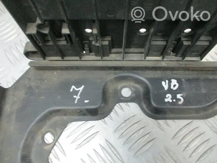 Opel Vectra B Battery box tray 90569751