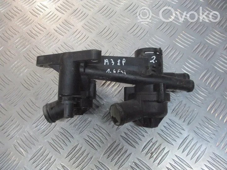 Audi A3 S3 8P Boîtier de thermostat 