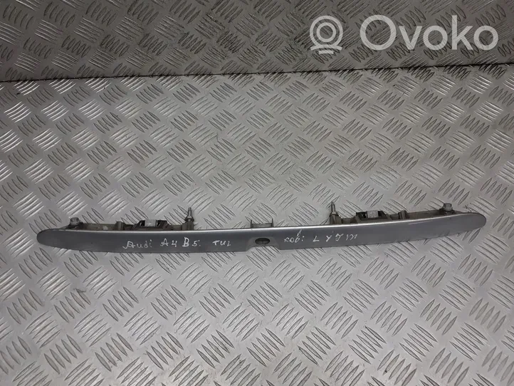 Audi A4 S4 B5 8D Spoiler del portellone lunotto posteriore 8D9827574