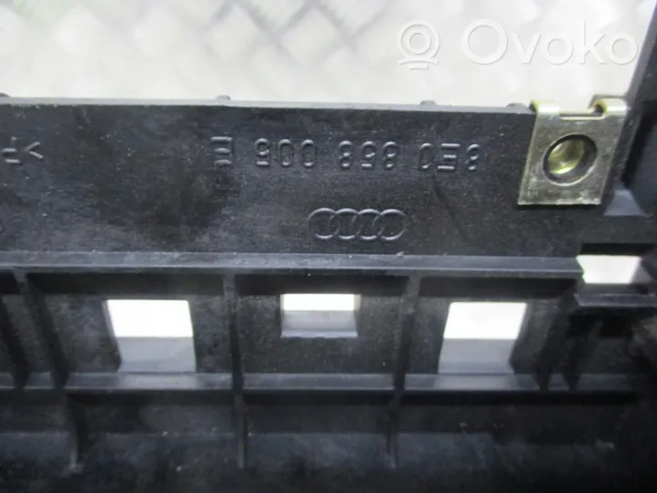 Audi A4 S4 B6 8E 8H Cadre, panneau d'unité radio / GPS 8E0858005E