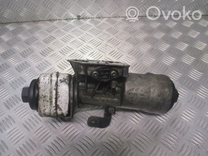 Volkswagen Fox Supporto di montaggio del filtro dell’olio 045115389K