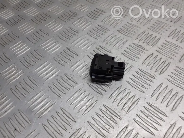 Volkswagen PASSAT B5 Light relay 3B0941333C