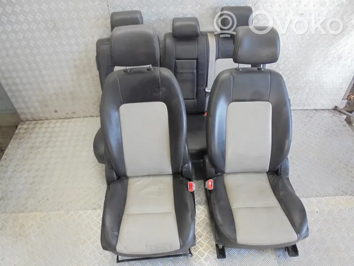 Chevrolet Captiva Set di rivestimento sedili e portiere 
