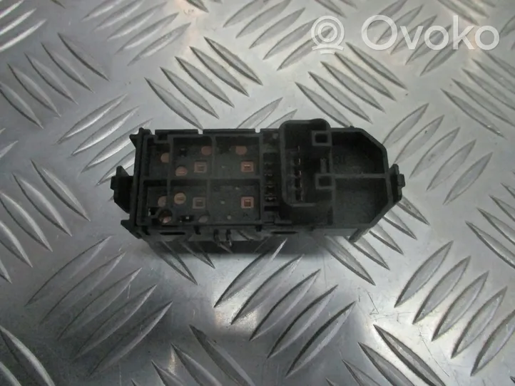 Daihatsu Materia Electric window control switch 