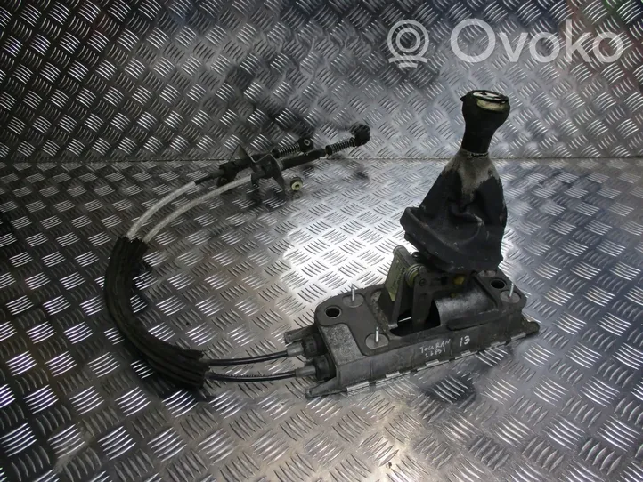 Volkswagen Touran I Gear selector/shifter in gearbox 