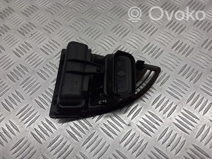 Citroen C4 I Dysze / Kratki nawiewu deski rozdzielczej 9649598977