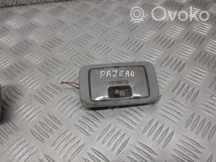 Mitsubishi Pajero Pinin Rivestimento della console di illuminazione installata sul rivestimento del tetto MR330450