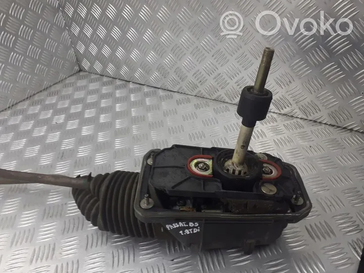 Volkswagen PASSAT B5 Gear selector/shifter in gearbox 4B0711025