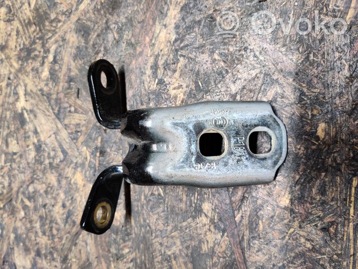 Citroen C3 Aircross Front door upper hinge P18199