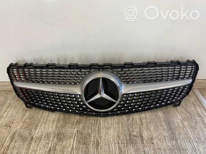 Mercedes-Benz A W176 Grille calandre supérieure de pare-chocs avant A1768881760