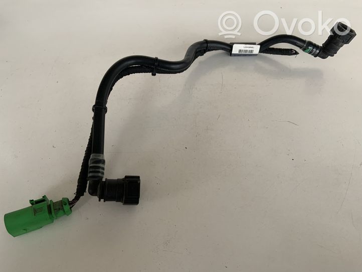 Audi A4 S4 B9 Tuyau d'alimentation conduite de carburant 8W0201220A